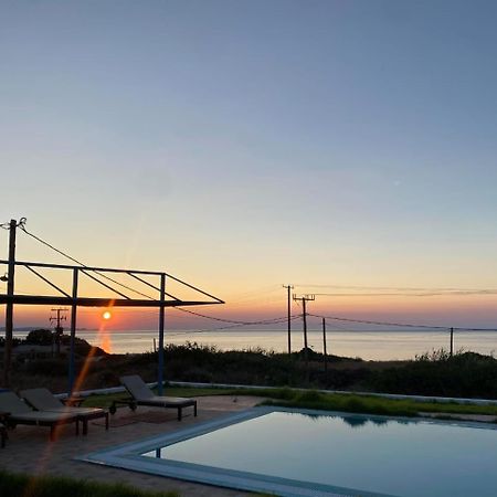 Cristelia Seafront & Pool Villa Lakhania Luaran gambar