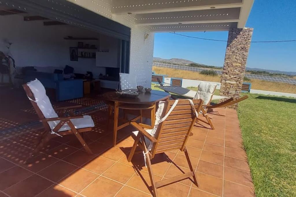 Cristelia Seafront & Pool Villa Lakhania Luaran gambar