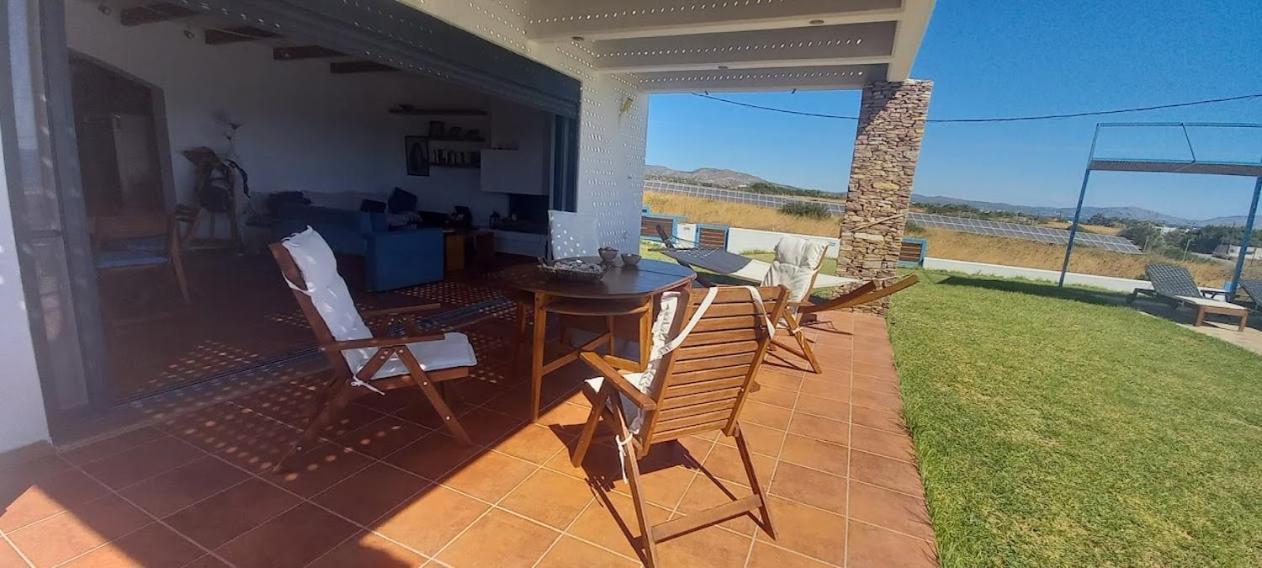 Cristelia Seafront & Pool Villa Lakhania Luaran gambar