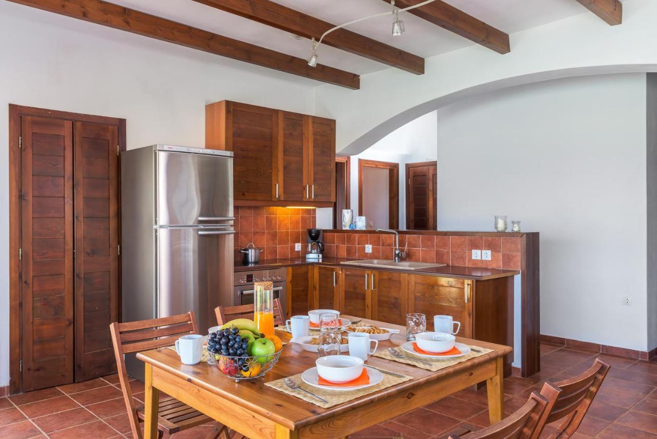 Cristelia Seafront & Pool Villa Lakhania Luaran gambar