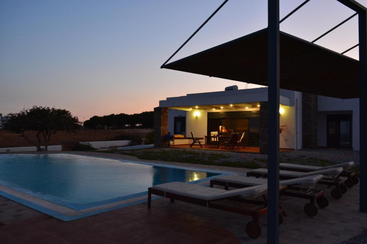 Cristelia Seafront & Pool Villa Lakhania Luaran gambar